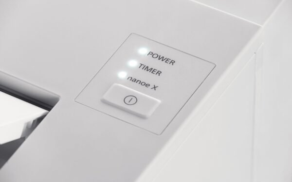 Panasonic podna inverter klima, serija Z u beloj boji upravljanje